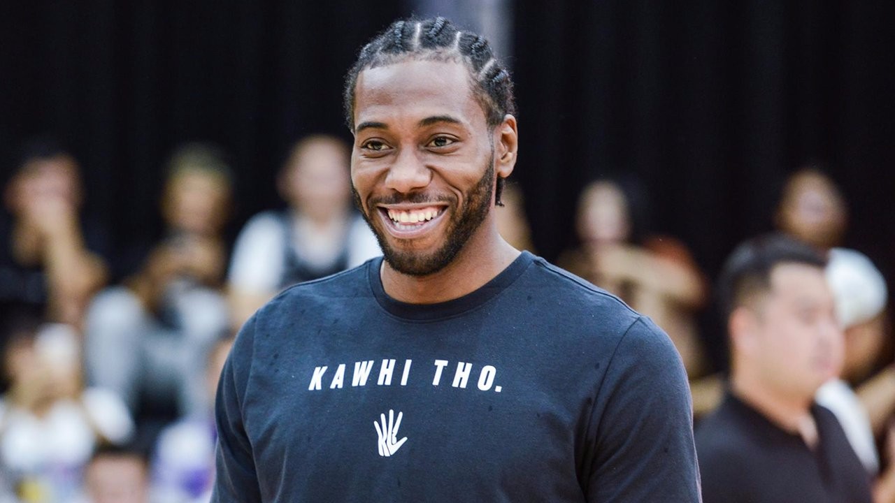 伦纳德中国行大秀罕见迷人微笑 吉诺比利表示中邪了