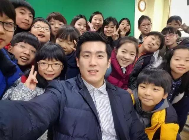 他用“肉照”吸引大批迷弟迷妹