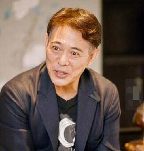 53岁李连杰被病魔宣判后近照：面肿浮肿，沧桑憔悴