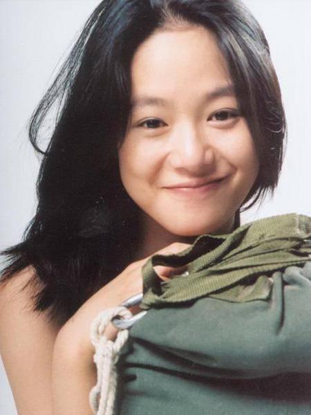 其经历却堪称离经叛道,更甘愿把初婚献给大15岁的他
