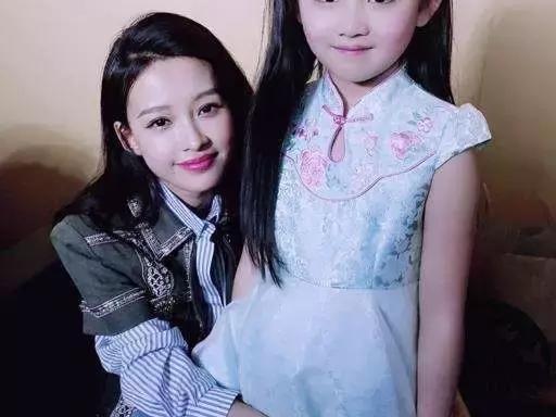 可爱的王亭文是《因为遇见你》中的小乐童,不逊于大人的演技和说哭就