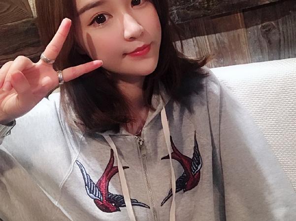 mc天佑月入百万也比不上 赵本山女儿球球红到了美国