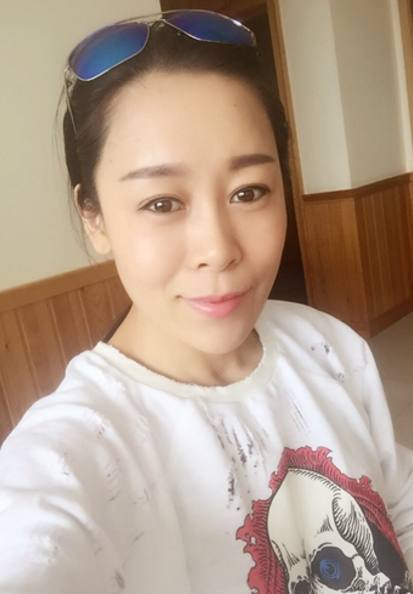 两人婚后杨晓茹为其生下一个女儿,当年宋晓峰在农村过苦日子时,妻子就