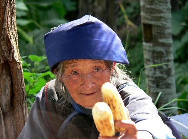 长寿村百岁老人饭后的小习惯|百岁老人|巴马|藤茶_新浪新闻