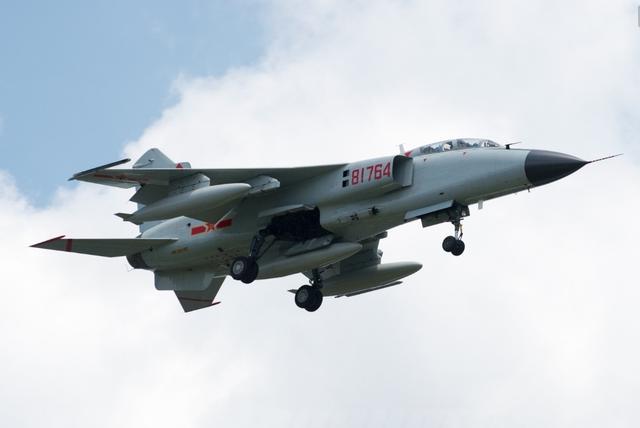 中国歼轰7战胜名机:谁说便宜没好货?美说物超