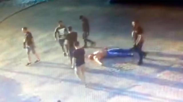 俄版雷雷约架事件,MMA拳手以小打大杀举重大