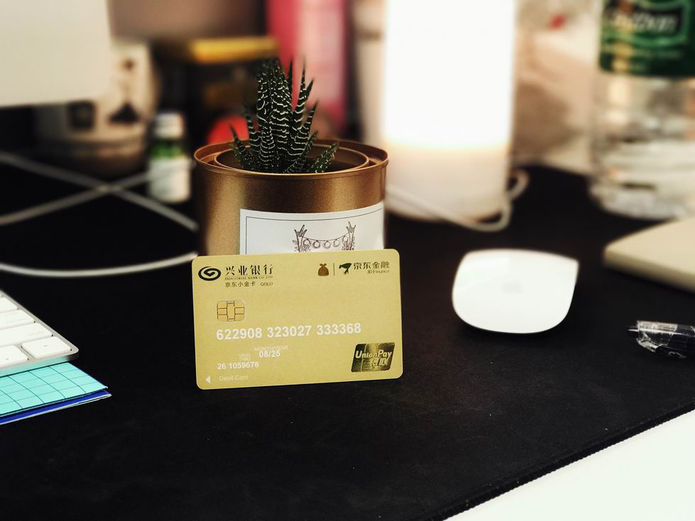 万能的小金卡，刘强东绝妙一招，马云心跳淘宝