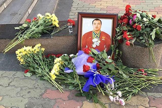 俄版雷雷约架事件,MMA拳手以小打大杀举重大