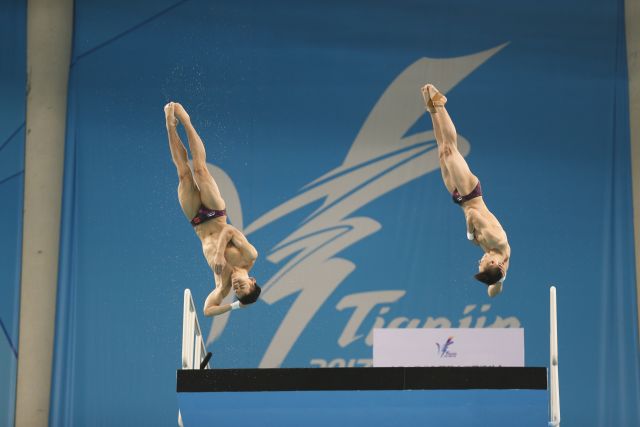 陈艾森/杨昊获全运会跳水男双十米台冠军