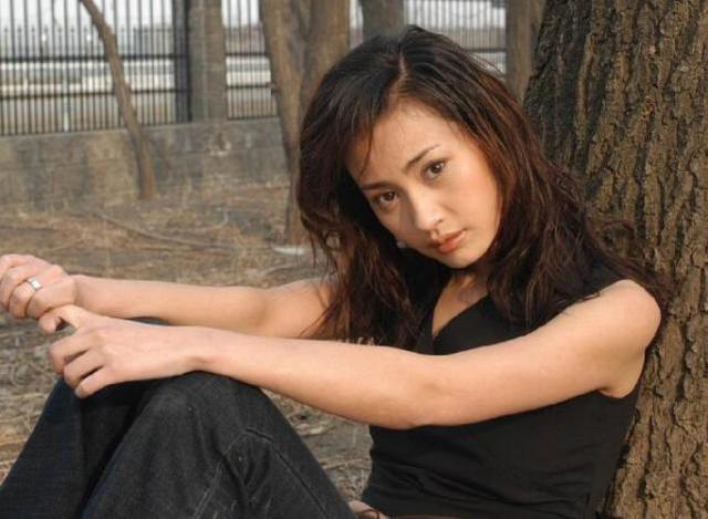 撞脸AB,林心如给她配戏,最红时倒追丑男今成龙套
