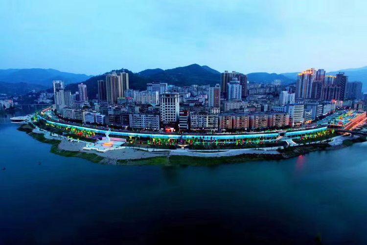 秋日旬阳太极城繁华似锦,夜色斑澜,流光溢彩!