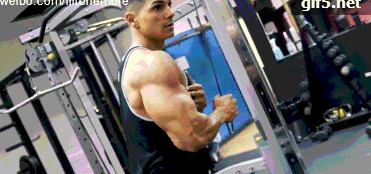 之后是练习肱2头肌的动作 -