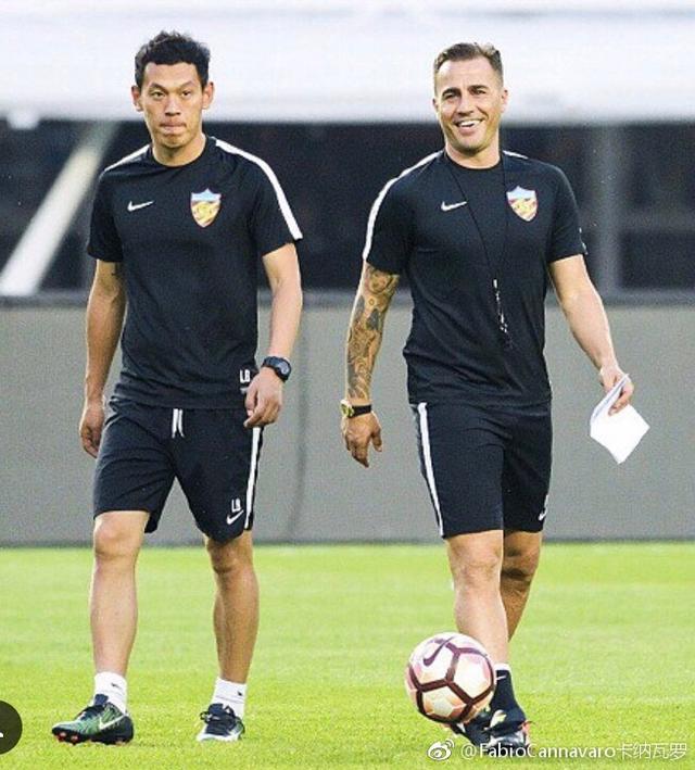 卡纳瓦罗和翻译,球员亲如兄弟!权健志在冲击亚冠