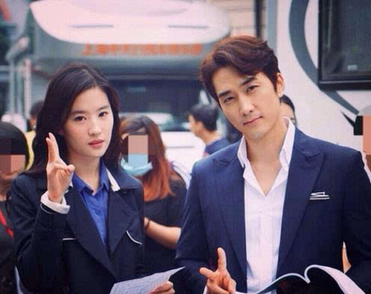 什么情况?刘亦菲30岁生日,男友宋承宪毫无动静