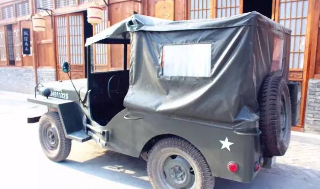 民国监狱 基地自有二十余辆年代戏 老爷车,吉普,装甲车,三轮摩托,军卡