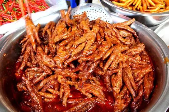 云南这个小城的小吃真多,光鸡爪就有这么多种做法!