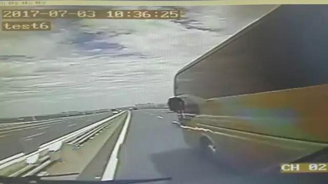 斗气车不可取，这些可能面临的后果，你都清楚吗？