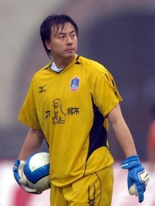 张修维在看吗?中国布冯29岁退役,因酗酒最终堕