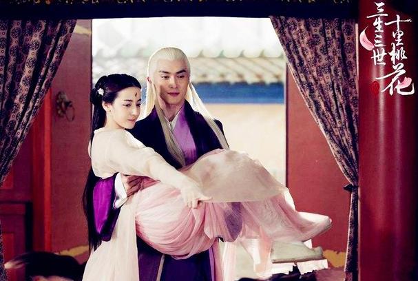 剧中的"公主抱",迪丽热巴超甜,郑爽姿势有点怪!