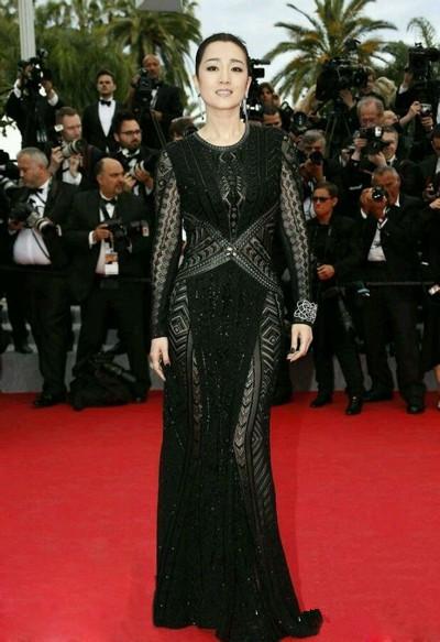 36岁范冰冰和52岁巩俐同框,一个像舞女,一个如闺秀