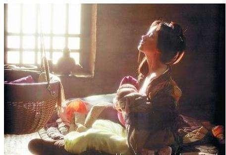 公公老是看媳妇喂奶老公却淡定冷回网友全都怒