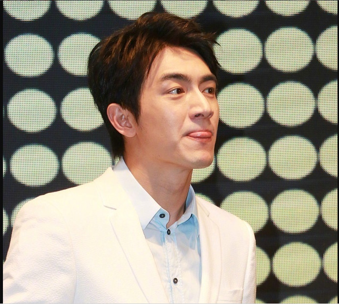 林更新嘟嘴吐舌频卖萌表情包成九亿少女的开