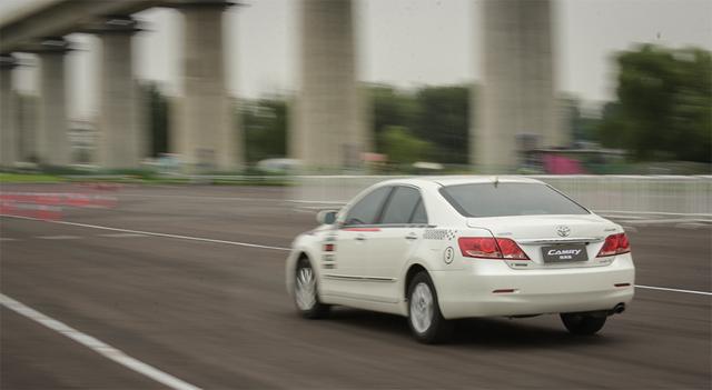 这人怎么这么固执，40万公里的私家车还要继续开！