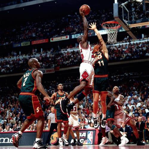 nba六大"谣言"卡特骑扣致对手退役乔丹滞空三秒?