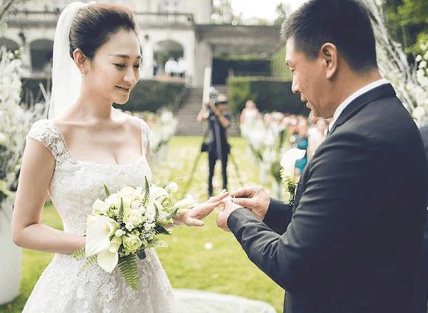 释小龙偶遇吴京,一脸羡慕,你离成功只差一个好老婆!