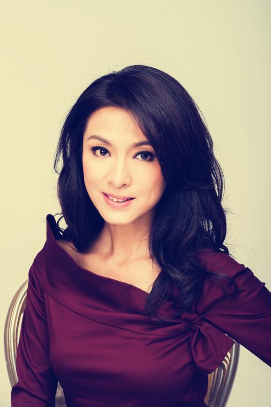 62岁米雪终生不嫁,浓妆艳抹却难掩苍老,谁伤害了她