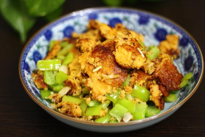 教你一小窍门煎出来的鱼籽又脆,又香,还下饭