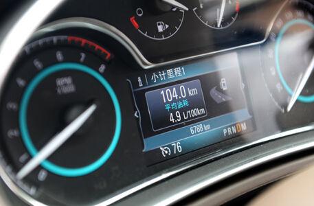 别天真了！车内开空调只要调小风量就能省油？