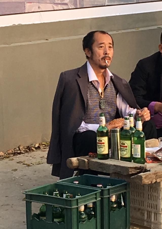 饰演的冷锋所服务的,英雄的成长过程中会受欺负,于是拆迁队长及时出现