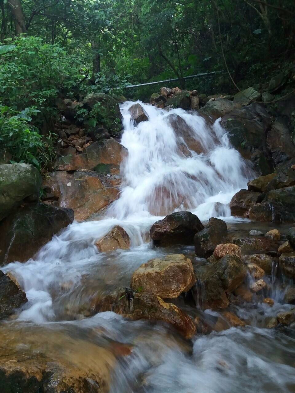 大瀑布,拍摄于深圳梧桐山老虎涧,飞流直下澎湃咆哮