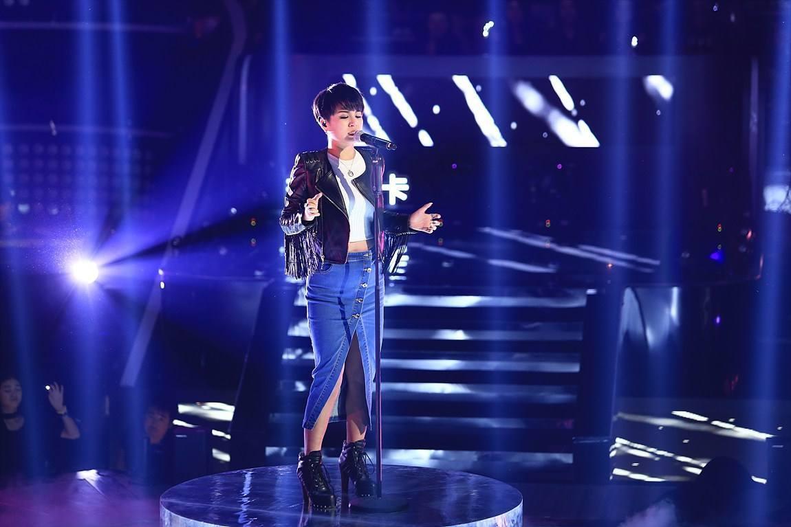 中国新歌声学员杨美娜携《卫星》远赴"太空"录音