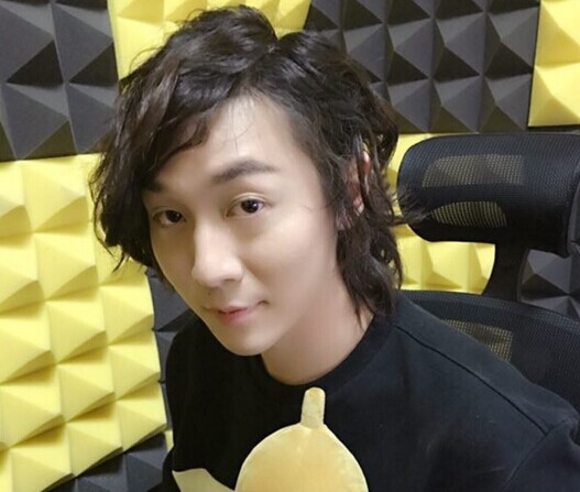 嗨氏到斗鱼逼得张大仙停播300万观众全屏刷狗