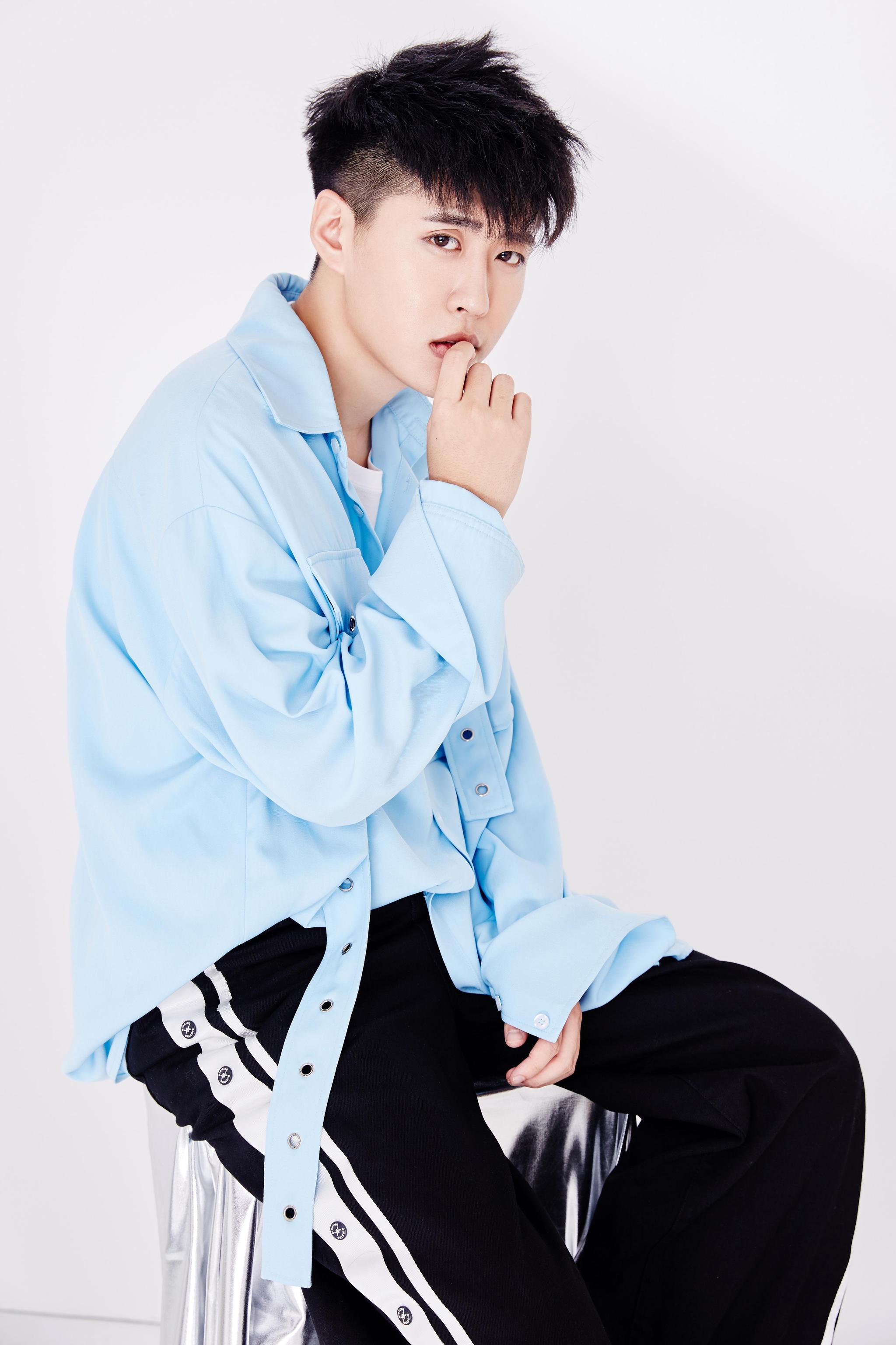 95后新生代歌手韩安旭 影视歌综艺全方位挑战自我