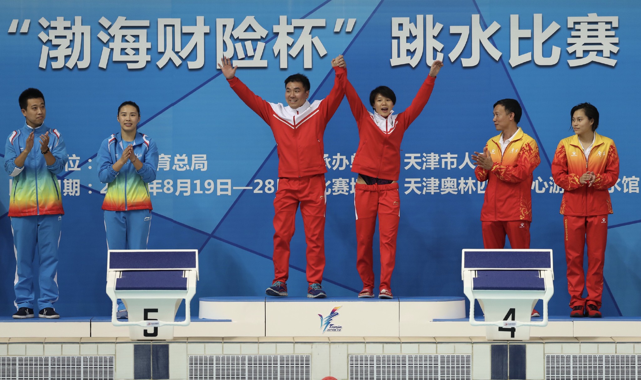 中国跳水队教练刘犇图片