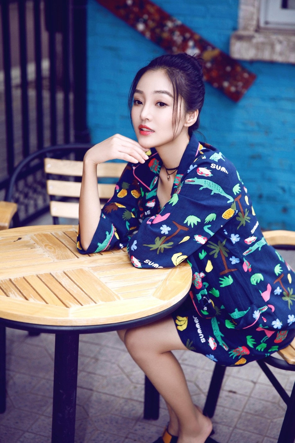 她是全能女神,更是被称为娱乐圈的女汉子,那她是谁