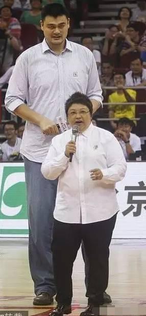 姚明与14个明星合影照片,最后一张笑喷你