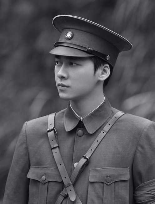 李易峰七夕公布牵手合照,粉丝激动到整齐刷屏