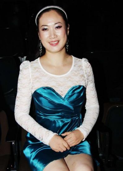 未婚生子遭抛弃,成网红要嫁宝强,今成总裁身价过亿