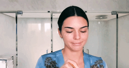 维密超模肯豆素颜上阵示范她的妆容教程