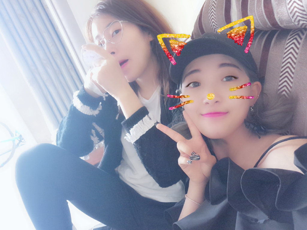 uzi姐姐照片曝光 因为小狗的崛起而化身成为网红?