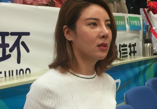 射击女神杜丽亮相全运赛场,网友:整容整得太吓人了