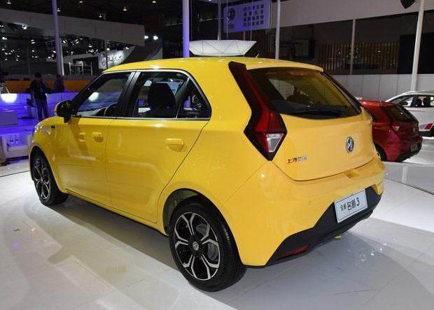 黑科技结束飞度时代! 油耗5.6L， 碾压高尔夫仅6万