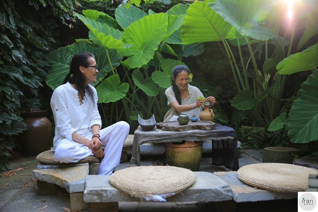 夫妻俩逃离北上广不做艺术家,带着孩子隐居在古镇