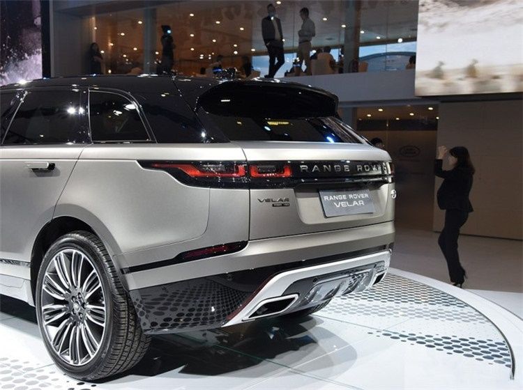 成都车展展台前人满为患的几款SUV 挤破头也要看