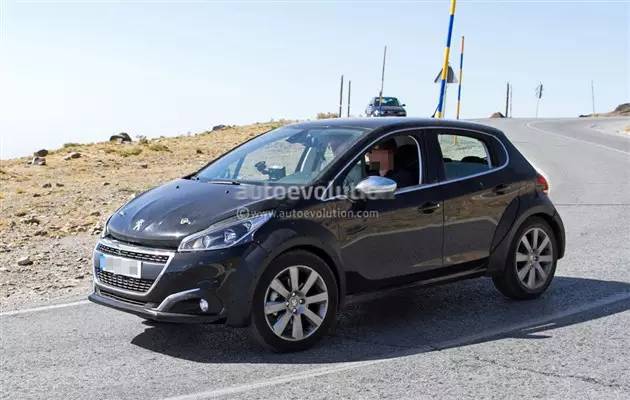 国产“特斯拉”比路虎还霸气；；来这保养机油免费”