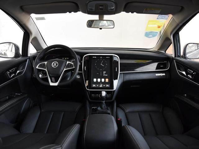 比亚迪这款走心车！10万买辆空间大、外观帅的7座车